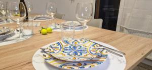 a table with a plate with a wine glass on it at Mb Homes Hechingen in Hechingen