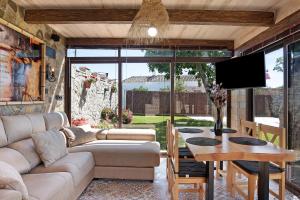 a living room with a couch and a table at Loft Abanderao Piscina y Jacuzzi in Conil de la Frontera