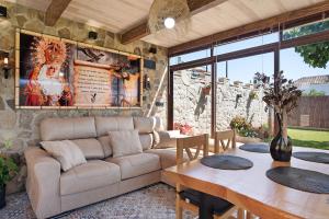 a living room with a couch and a table at Loft Abanderao Piscina y Jacuzzi in Conil de la Frontera