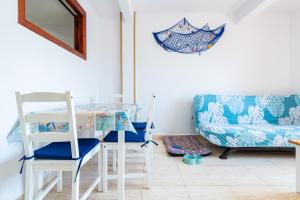 a living room with a table and a couch at Los Arcos in Alcossebre