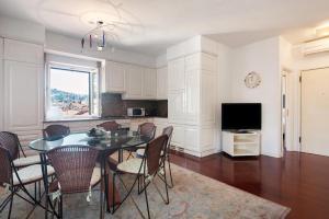 a kitchen and dining room with a table and chairs at Appartamento Gabbiano in Rapallo