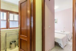 a room with a bed and a wooden door at Francos Cathedral in Seville