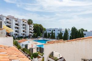 a view of the pool from the balcony of a hotel at Los Arcos in Alcossebre