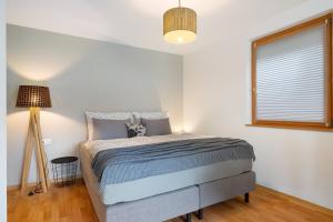 a bedroom with a bed and a lamp at Wiff's Studio in Mellau