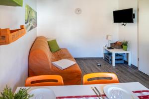 a living room with a couch and a table at Wohnung 4 in Wallhausen
