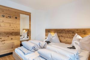 a bedroom with two beds with white pillows at Planerhof Apartment Lilie in Funes