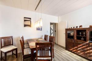 a dining room with a table and chairs at Lichtblick in Bottrop