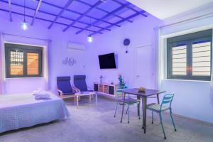 a bedroom with a bed and a table and chairs at Apartamentos Bellamar in Barbate