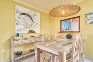 a dining room with a wooden table and chairs at Vakantiewoning Torrox Park 300 in Torrox