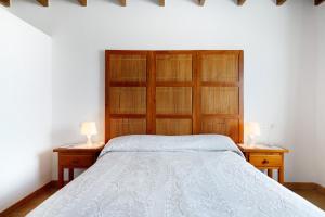 a bedroom with a bed and two night stands with lamps at San Roque 2 in Tinajo