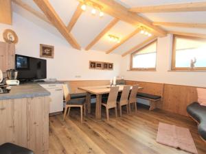 a kitchen and dining room with a table and chairs at Apartment Melissa in Zellberg
