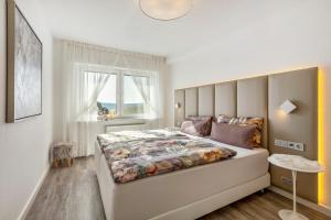 a bedroom with a large bed and a window at Fewo Auszeit zum Anspel in Medebach