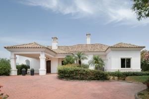 a large white house with a brick driveway at Luxury Villa Arcos Golf in Arcos de la Frontera