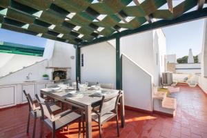 a dining room with a table and chairs at Glamorous Villa T3 Praia Verde in Castro Marim