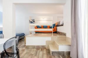 a small room with two bunk beds and a desk at Casavacanzefranca - 15 in Terrasini