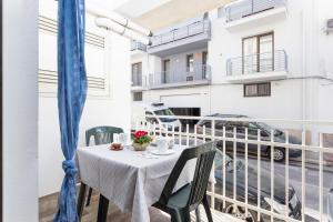 a table and chairs on the balcony of a building at Casavacanzefranca - 15 in Terrasini