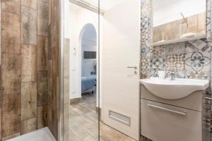 a bathroom with a sink and a shower at Casavacanzefranca - 15 in Terrasini