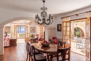 a dining room with a table and chairs at Sembat de Mar in Cala Millor
