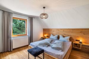 a bedroom with a bed and a window at Ferienwohnung s'Raubers in Bühlertal
