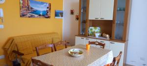a dining room with a table and a table and chairs at Villetta Lucy in Salve