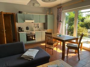 a living room with a table and a kitchen at Ferienhof Anke Thiede in Lehe