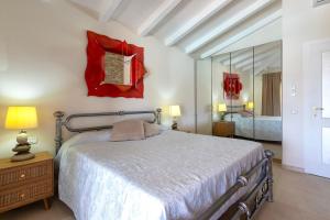 a bedroom with a large bed and a mirror at Villa Flora Sea View in Cuile Pazzoni +24 photos