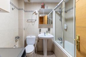 a bathroom with a toilet and a sink and a shower at Pensado Para ti in Pozuelo de Alarcón +22 photos