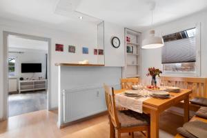 a kitchen and dining room with a table and chairs at Zur Stadtmama in Endingen +12 photos