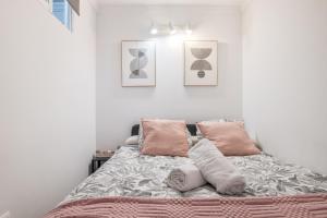 a bedroom with a bed with pink pillows on it at Mi Ilusión in Grazalema +20 photos