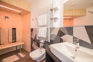 a bathroom with a sink and a toilet at Apartment Cinch Residence Bun Ste in San Vigilio Di Marebbe +22 photos