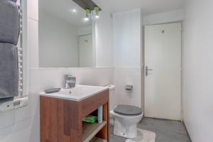 a bathroom with a sink and a toilet at Gîte Axeri Xilo in Saint-Martin-dʼArrossa +22 photos