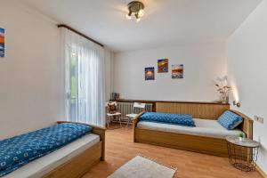 a bedroom with two beds and a window at Heidi Kimmig in Bad Griesbach