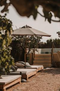 an umbrella sitting on top of a patio at Sa caseta mallorca Studio in Algaida