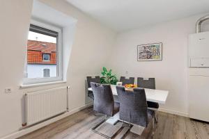 a dining room with a table and chairs at Az-Living Feudenheim in Mannheim