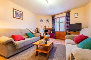 a living room with two couches and a tv at Casa Lino in Culla