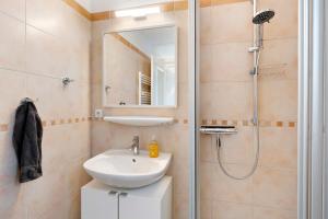 a bathroom with a sink and a shower at Nordseezeit Strandnah u Poolrabatt in Butjadingen