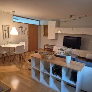 a living room with a table and a dining room at Ferienwohnung Kleine Pause in Emmendingen