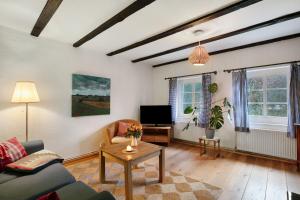 a living room with a couch and a tv at Idyllisches Bauernhaus in Gerswalde