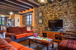 a living room with a stone wall at Pedregal in Gijón
