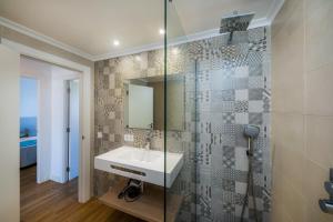 a bathroom with a sink and a mirror at Apartament Massanet 2c in Canyamel +17 photos