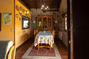 a dining room with a table and some chairs at Fuenternilla in Carranza
