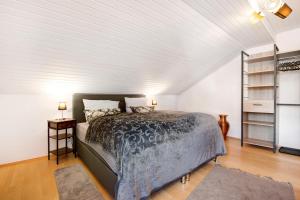 a bedroom with a bed and a white ceiling at Auenwald in Roding