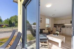 a living room and dining room with sliding glass doors at Ferienanlage am Seerand in Joachimsthal