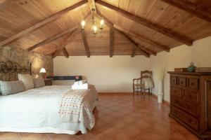 a bedroom with a bed and a wooden ceiling at Villa los mellizos in Arriate +22 photos