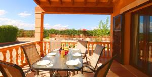 a table and chairs on a balcony with a view at Can Olivaret in Campos