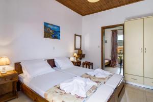 a bedroom with two beds in a room at Studio Rea in Póndi +18 photos