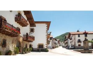 an empty street in a town with buildings at Apartamento ll in Iráizoz