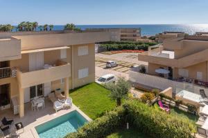 an aerial view of a building with a swimming pool and the ocean at Brezzadisudest in Marina di Ragusa
