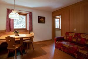 a living room with a table and a couch at Apartment 3 - Zur Sonne in Laion