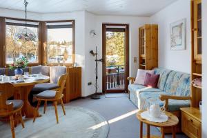 a living room with a couch and a table at Oskar im Bärenhüsli in Titisee-Neustadt